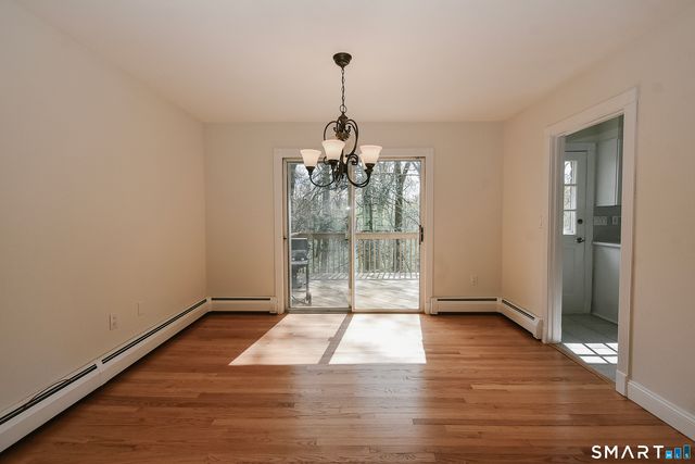 12 Crane Place, Simsbury, CT 06070