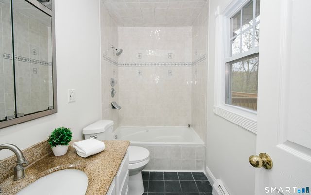 12 Crane Place, Simsbury, CT 06070
