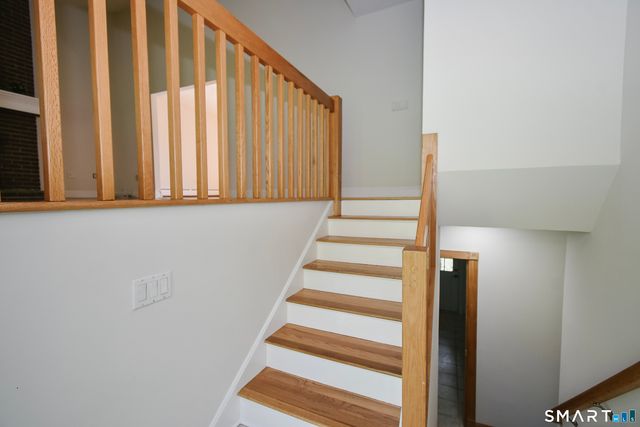 12 Crane Place, Simsbury, CT 06070