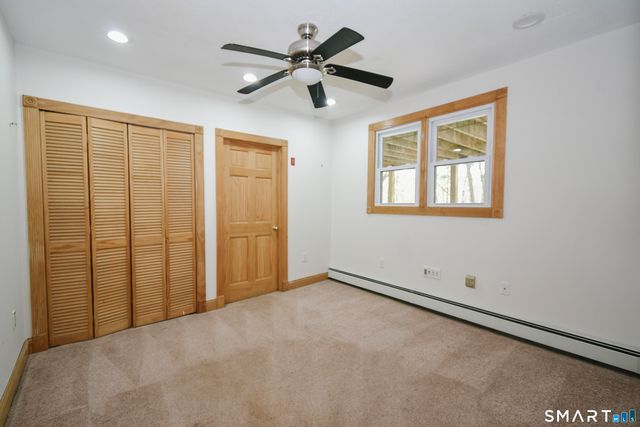 12 Crane Place, Simsbury, CT 06070