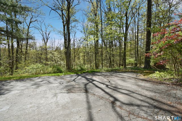 12 Crane Place, Simsbury, CT 06070