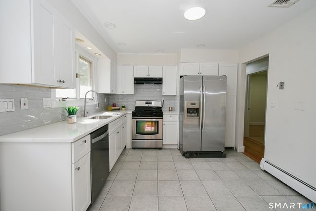 12 Crane Place, Simsbury, CT 06070