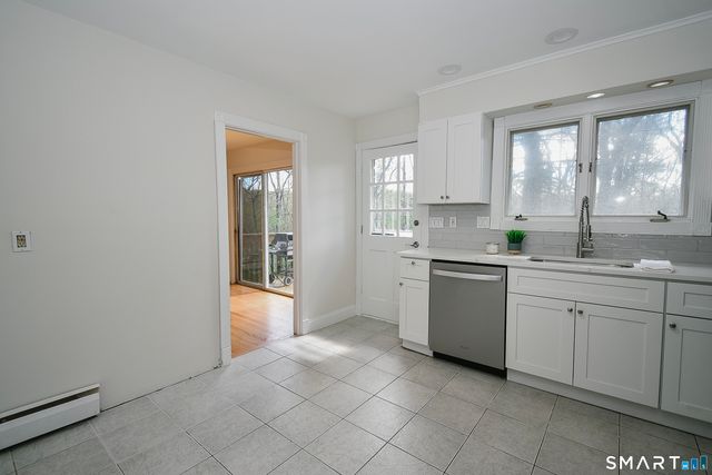 12 Crane Place, Simsbury, CT 06070