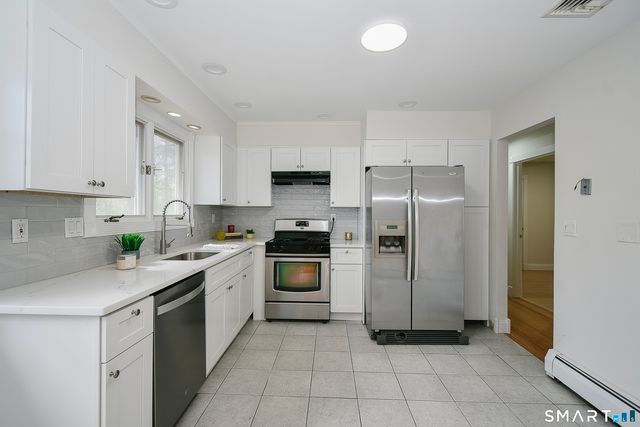 12 Crane Place, Simsbury, CT 06070