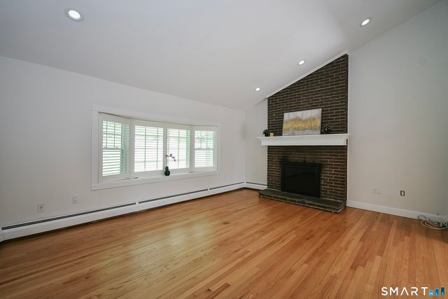12 Crane Place, Simsbury, CT 06070
