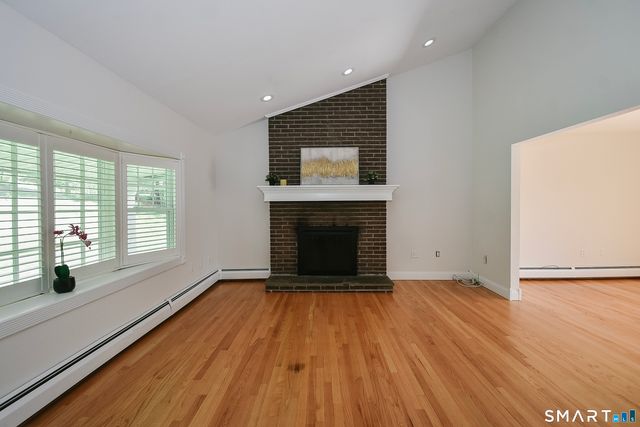 12 Crane Place, Simsbury, CT 06070