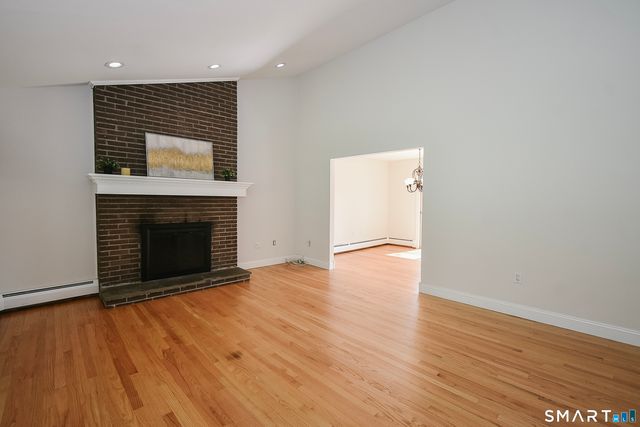 12 Crane Place, Simsbury, CT 06070