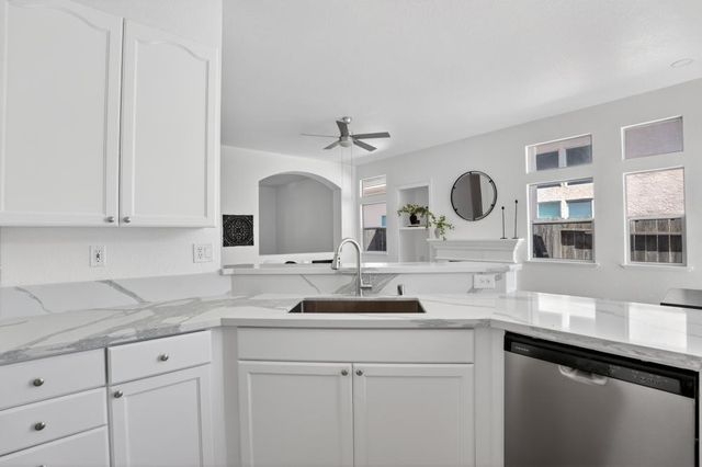 2313 Dinwiddie Way, Elk Grove, CA 95758