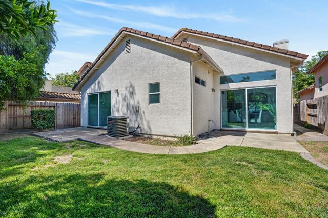 2313 Dinwiddie Way, Elk Grove, CA 95758