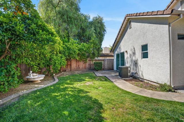 2313 Dinwiddie Way, Elk Grove, CA 95758