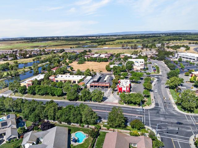 2313 Dinwiddie Way, Elk Grove, CA 95758