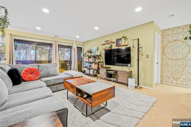 2213 Hilltop Road, Mahwah, NJ 07430