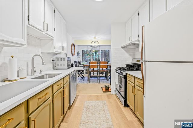 2213 Hilltop Road, Mahwah, NJ 07430