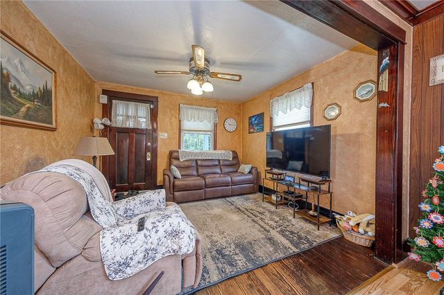 425 California Ave, Monroeville, PA 15146