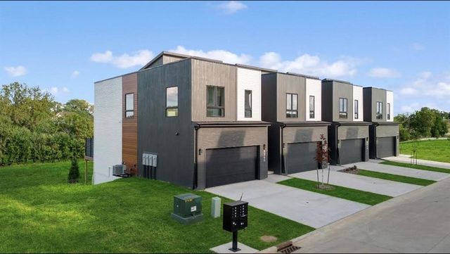 9360 Brooks Place, Norwalk, IA 50211