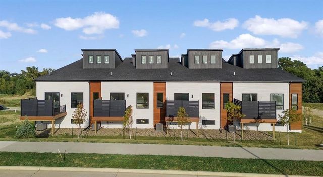 9360 Brooks Place, Norwalk, IA 50211