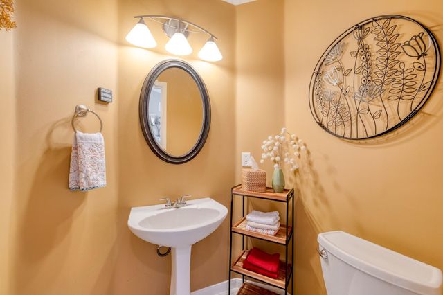 8221 Fern Bluff Ave, Round Rock, TX 78681