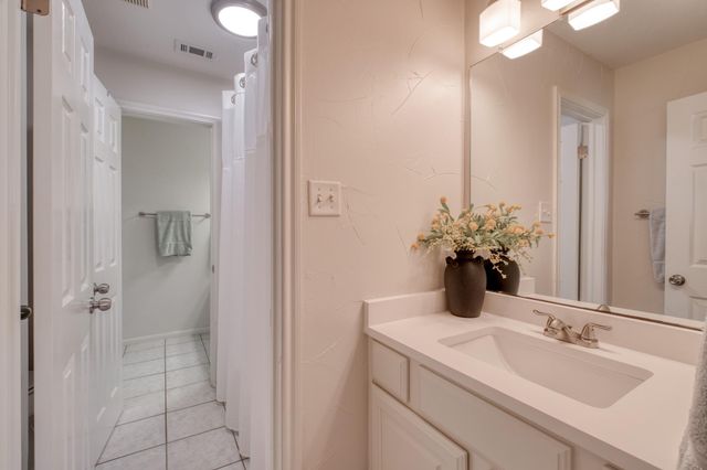 8221 Fern Bluff Ave, Round Rock, TX 78681