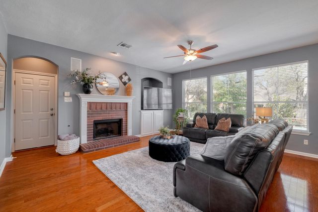 8221 Fern Bluff Ave, Round Rock, TX 78681