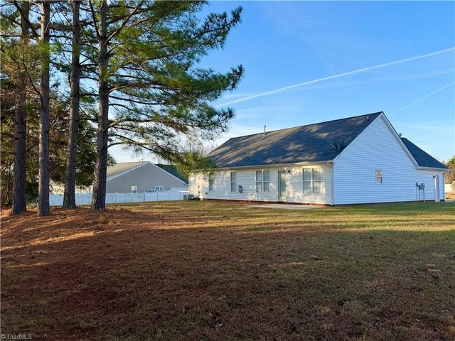 129 Brighton Drive, King, NC 27021