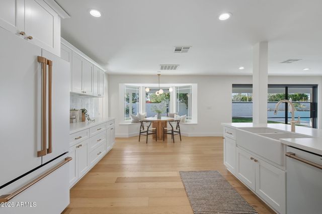 8538 E SAN LORENZO Drive, Scottsdale, AZ 85258