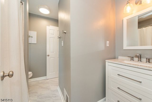 15 Orange Trl, Denville Twp., NJ 07834