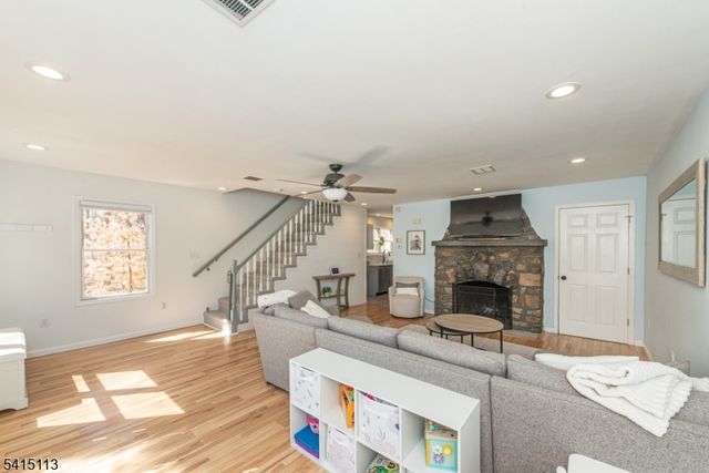 15 Orange Trl, Denville Twp., NJ 07834