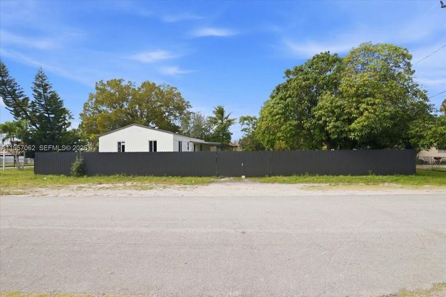 945 Sharazad Blvd, Opa-locka, FL 33054