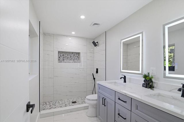 945 Sharazad Blvd, Opa-locka, FL 33054