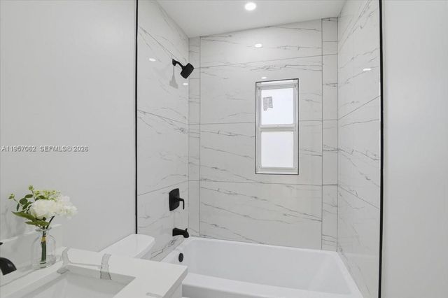 945 Sharazad Blvd, Opa-locka, FL 33054