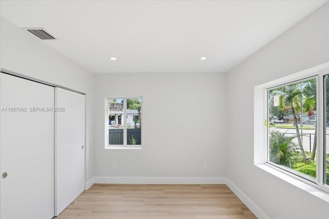 945 Sharazad Blvd, Opa-locka, FL 33054