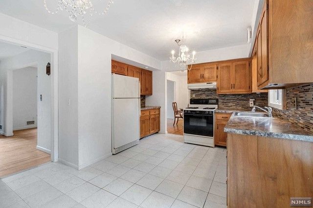58 Crescent Avenue, Waldwick, NJ 07463