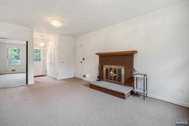 58 Crescent Avenue, Waldwick, NJ 07463