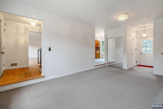 58 Crescent Avenue, Waldwick, NJ 07463