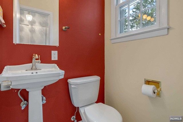 58 Crescent Avenue, Waldwick, NJ 07463