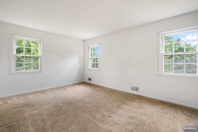 58 Crescent Avenue, Waldwick, NJ 07463