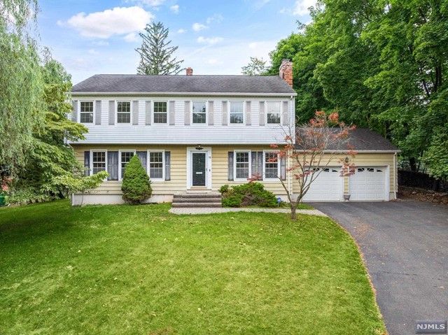 58 Crescent Avenue, Waldwick, NJ 07463