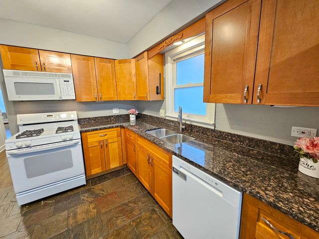 311 Maple Avenue 2, Downers Grove, IL 60515