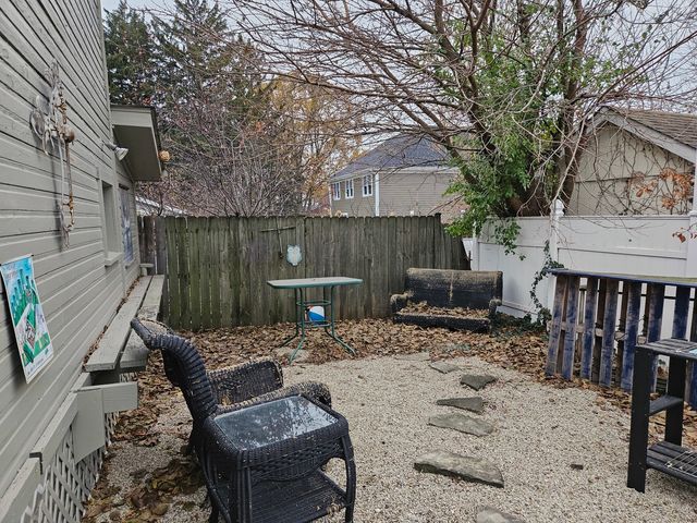 311 Maple Avenue 2, Downers Grove, IL 60515