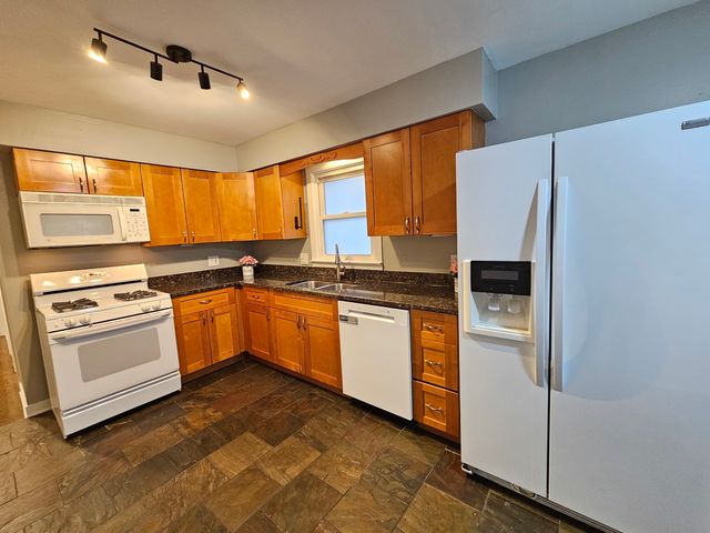 311 Maple Avenue 2, Downers Grove, IL 60515