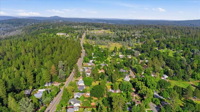 12139 Rough And Ready Hwy, Grass Valley, CA 95945