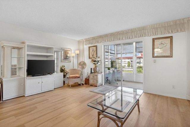 4751 NW 21st Street 417, Lauderhill, FL 33313