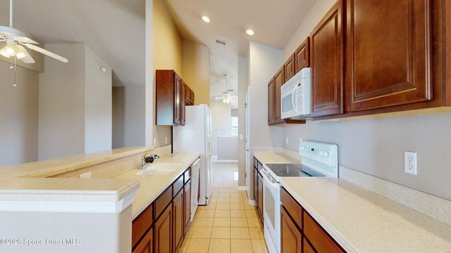 916 Ocaso Lane 206, Rockledge, FL 32955