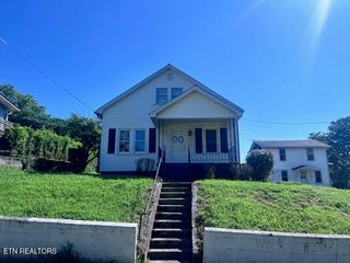905 NW Queen Ave, Harriman, TN 37748