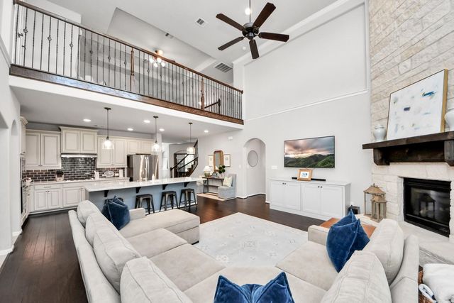 12119 Sandstone Circle, Mont Belvieu, TX 77535
