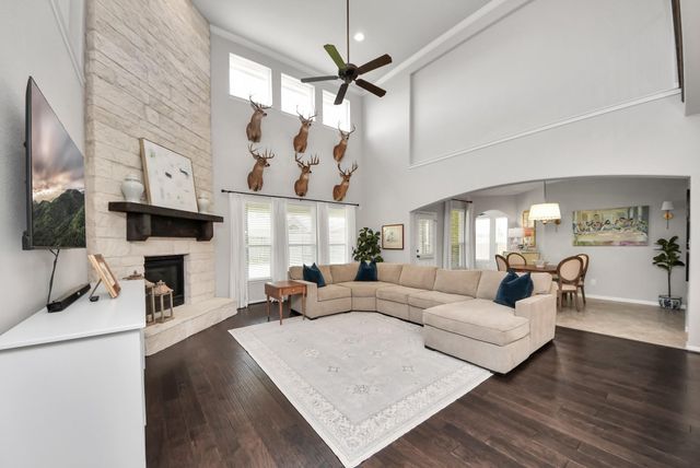 12119 Sandstone Circle, Mont Belvieu, TX 77535