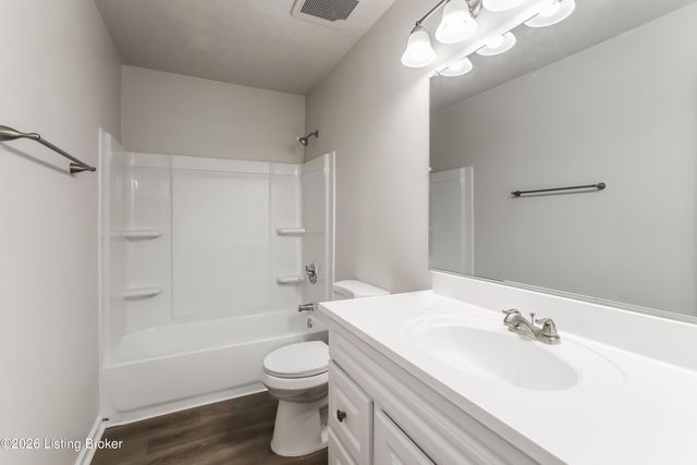 8509 Gainsborough Dr, Louisville, KY 40291