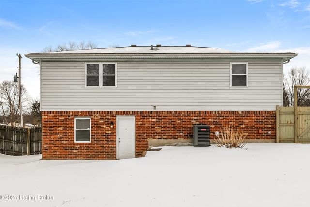 8509 Gainsborough Dr, Louisville, KY 40291