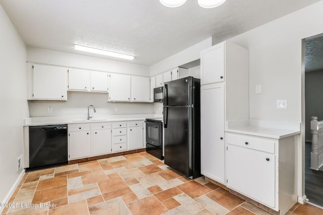 8509 Gainsborough Dr, Louisville, KY 40291