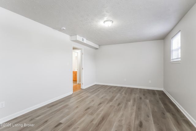 8509 Gainsborough Dr, Louisville, KY 40291